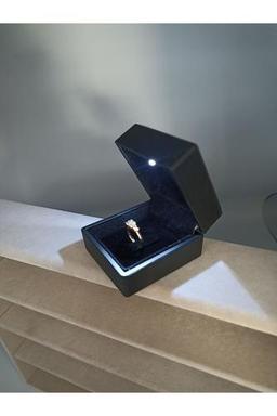 HD KUTU Işıklı Pırlanta Yüzük Kutusu (TEK PİLLİ)
