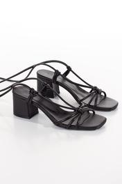 Kleopatra Kadın Siyah Bağlamalı Topuklu Kısa Ökçe Sandalet