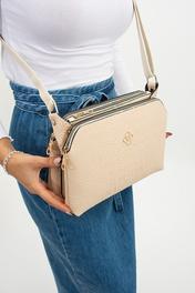 Bej Yazı Baskılı Üç Bölmeli Su Itici Omuz Çapraz Askılı Kaliteli Çanta