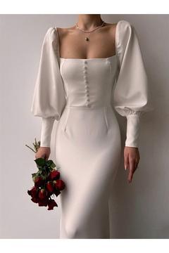 Düğme Detaylı Midi Boy Beyaz Kalem Elbise