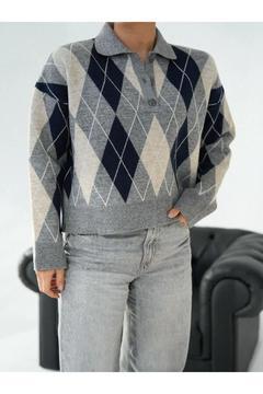 Düğmeli Baklava Desen Kazak