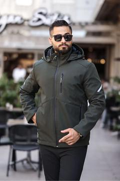 ERKEK ÇIKARILABİLİR KAPÜŞON SU VE RÜZGAR GEÇİRMEZ İÇİ KÜRK ELYAFLI CEP DETAYLI OUTDOR SOFTSHELL MONT