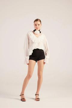 Fırfırlı Güllü Choker Aksesuarlı Şifon Sassy Gömlek Beyaz