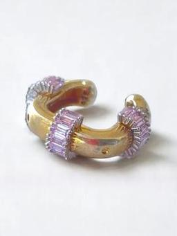 Taş Detaylı Kare Kıkırdak Küpe