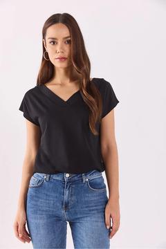 Almira V Yaka Sırtı Detaylı Modal Tişört(TENCEL)(TM) - SİYAH