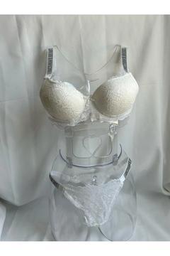 Taş Detaylı Sütyen Takımı Kutulu