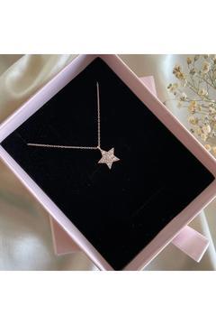 925 Ayar Gümüş Rose Yıldız Kolye | Şık Zarif Özel Gün Ve Doğum Günü Hediyesi