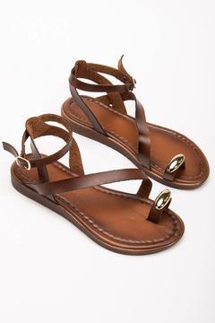 Taba Kahve Mat Deri Tek Bant Parmak Yüzük Toka Detay Günlük Sandalet