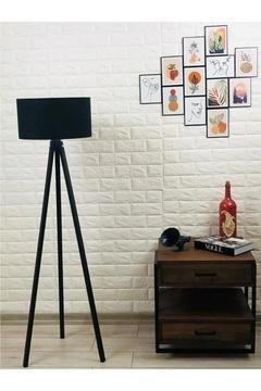 Üç Ayaklı Tripod Yuvarlak Siyah Başlık Kahve Ayak Lambader