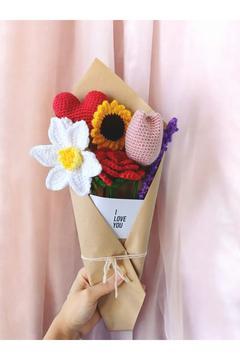 Hediye Özel Solmayan Çiçek Buketi Doğum Günü Gül Nergis Kalp Özel Notlu