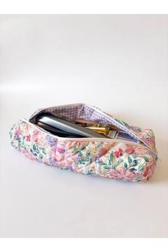 Lila Çiçekli Saç Maşa Düzleştirici Çantası Airwrap Airstrait İçin Uyumlu Büyük Seyahat Çantası