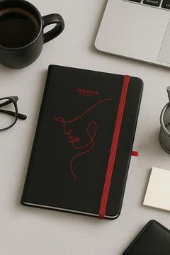 Kırmızı Line Art Kapak Tasarımlı Siyah Sert Kapaklı Çizgili Defter 13x21cm Lastikli