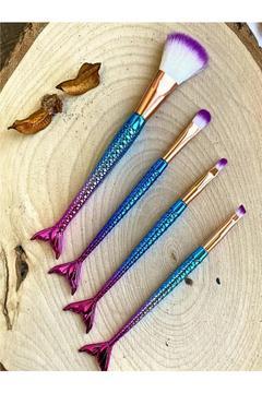 PROFESYONEL MAKYAJ BALIK FIRÇA SETİ 4LÜ GÖKKUŞAĞI DENİZKIZI