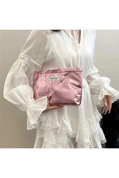 METALİK PARLAK GENİŞ KAPASİTELİ MODAYA UYGUN MAKYAJ , DÜZENLEME EL ÇANTASI