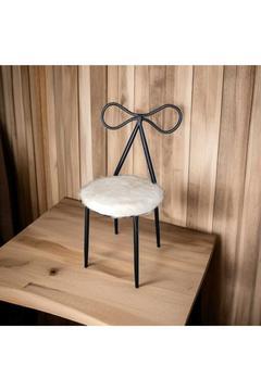 Fiyonk Makyaj Sandalyesi - Siyah İskelet Peluş Döşeme