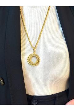 Persephone Yarım Altın Çerçeveli Kolye (Altın Kaplama)