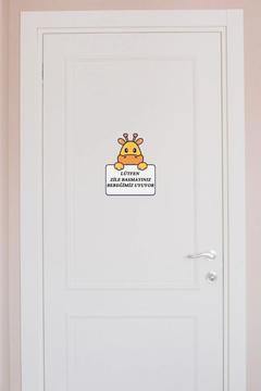 Lütfen Zile Basmayın Bebek Uyuyor Sticker