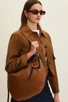 YUMUŞAK DERİ OVAL OMUZ ÇANTASI CAMEL