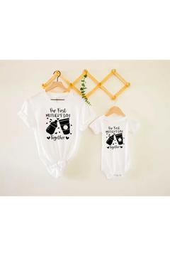 İlk Anneler Günü Anne T-shirt, Bebek Zıbın (TEKLİ ÜRÜNDÜR KOMBİN YAPMAK İÇN 2 ADET SEPETE EKLEYİNİZ)