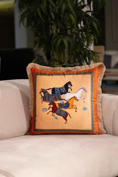 Figüratif At Dekoratif Kırlent