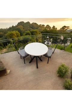 Bambeds Mobilya 70x70 Beyaz Yuvarlak Masa Ahtapot Ayak Güneş Sandalye 2 Adet