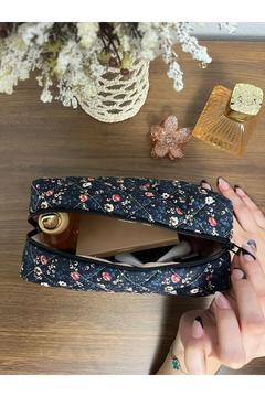 Retro Çiçek Desenli Makyaj Çantası LE MOULİN SERİSİ