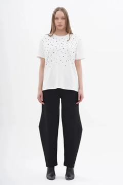 Beyaz taşlı tshirt