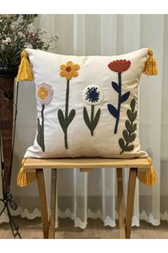 TEKLİ ÇİÇEKLİ PUNCH İŞLEMELİ NAKIŞLI DEKORATİF PREMİUM KIRLENT KILIFI