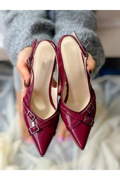 KENDI BORDO RUGAN TOKALI SIVRI BURUN TOPUKLU SANDALET