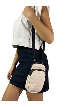 Iki Gözlü Askılı Telefon Çantası :en 9 Cm , Boy 18 Cm , Genişlik 6 Cm.