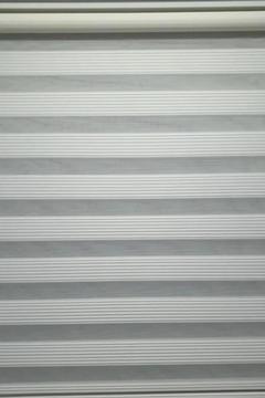 Beyaz Dar Piliseli Zebra Perde