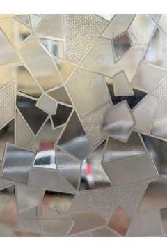 desenli dekoratif kumlu cam filimi folyosu kendinden yapışkanlı 127x100