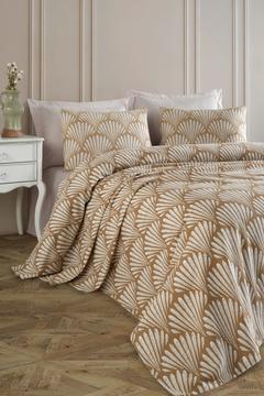 Baskılı Pike Takımı Çift Kişilik Yelpaze Kahve