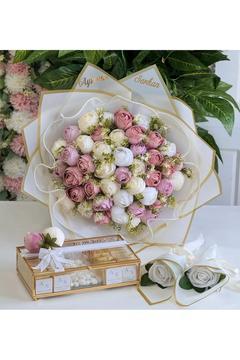 Kız isteme çiçeği Şakayık buketi ve çikolata kutusu