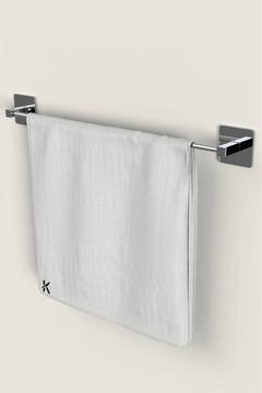 Yapışkanlı Gümüş Uzun Havluluk Pratik ve Şık Banyo Mutfak Havluluk