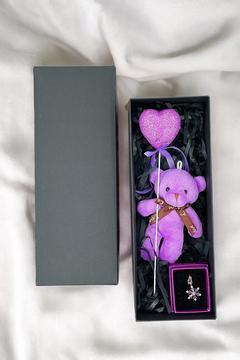 Kutu İçerisinde Mor Kalp Tutan Mor Ayıcık Ve Lotus Kolye Sevgiliye Hediye Kutusu