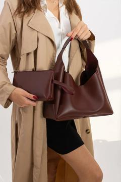 Bordo Çıtçıt Kapatmalı İçi Süet Dokumalı Fermuarlı Makyaj Çantası Hediyeli Omuz Ve El Çantası