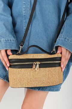 Hasır Dokulu Siyah Şeritli Kadın El Çantası