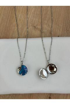 ÇELIK KARARMAZ FOTOGRAFLI DÜNYA KOLYE