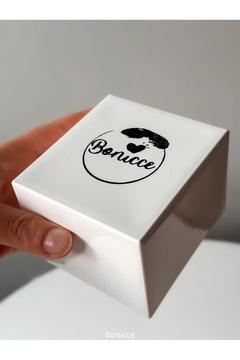 Marka Kalp Figürlü Süngerli Beyaz Kare Sert Küçük Hediyelik Kutu Takı Saat Kutusu 10x10