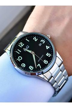 Erkek Gümüş Rakamlı Siyah Kadran Tarih Göstergeli Analog Saat