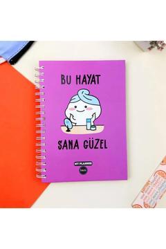 Bu Hayat Sana Güzel Tasarımlı Konuşan Ajanda 17x24 Stickerli