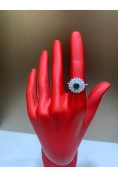 Zümrüt Kesim Zirkon Taşlı 925 Ayar Gümüş Yüzük - Özel Tasarım Şık Aksesuar