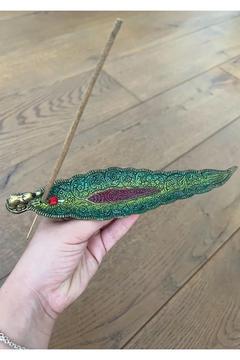 Filli ve Motifli Yeşil Metal Tütsülük