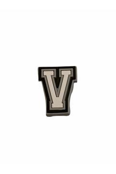 V Harfi Temalı Jibbitz Crocs Terlik Süsü