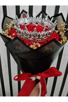 15 ADET KIRMIZI GÜMÜŞ TAÇLI SOLMAYAN GÜL BUKETİ [ NOT YAZILIR ]