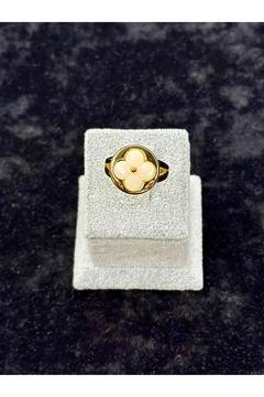 L.V MARKA MODEL BEYAZ YONCA YÜZÜK