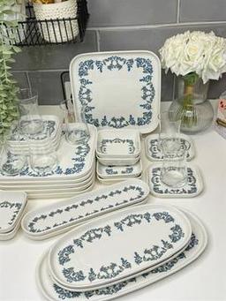 Chester 29 Parça 6 Kişilik Kare Tabaklı Kahvaltılık