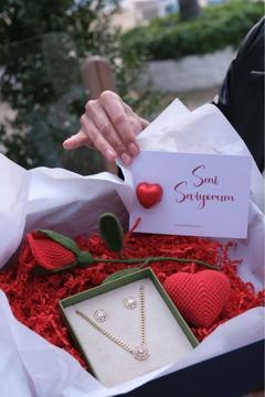 AŞK DOLU SEVGİLİLER GÜNÜ KUTUSU