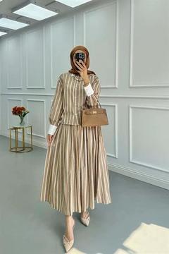 Taş İşlemeli Çizgili Etekli Takım Bej